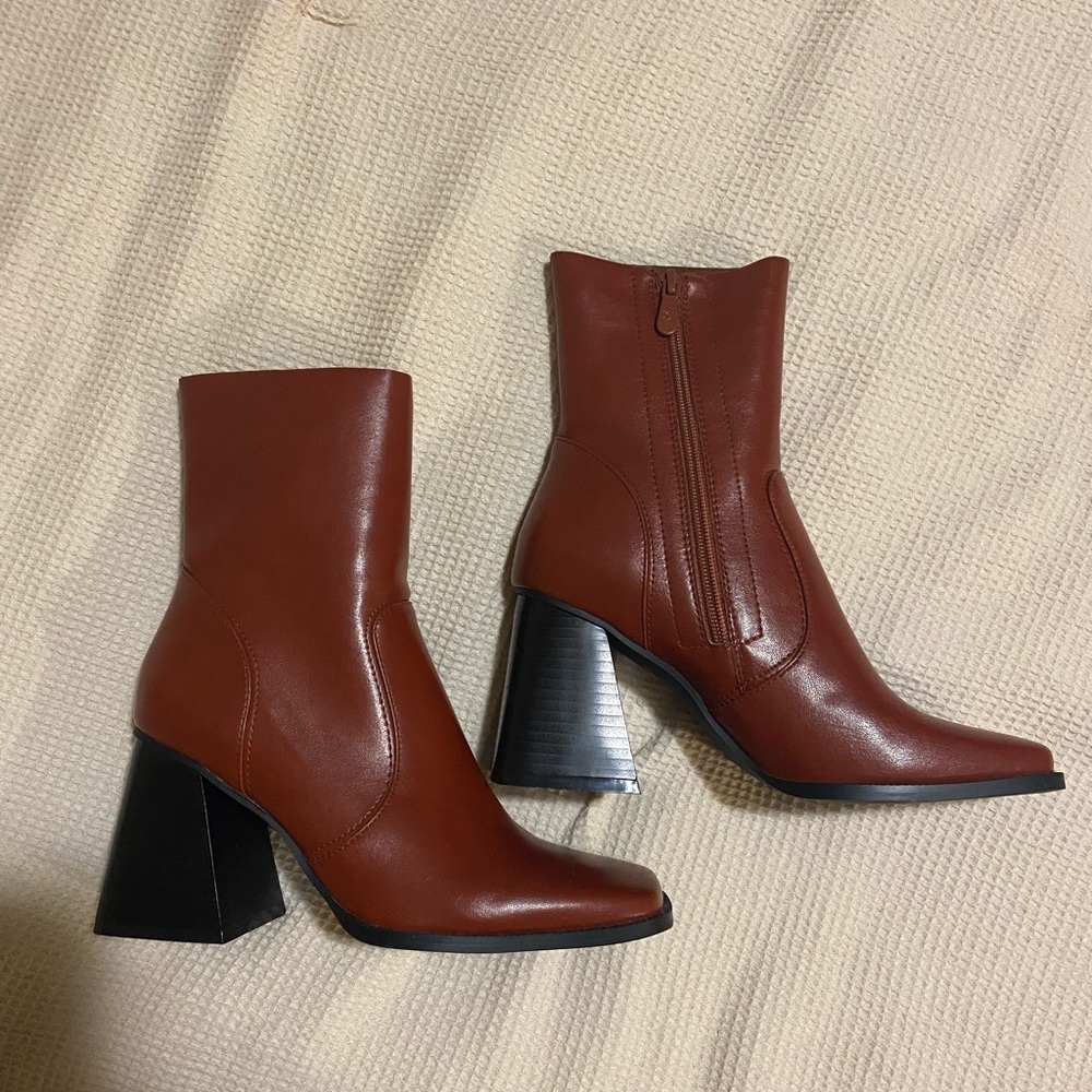 Brand new Princess Polly boots